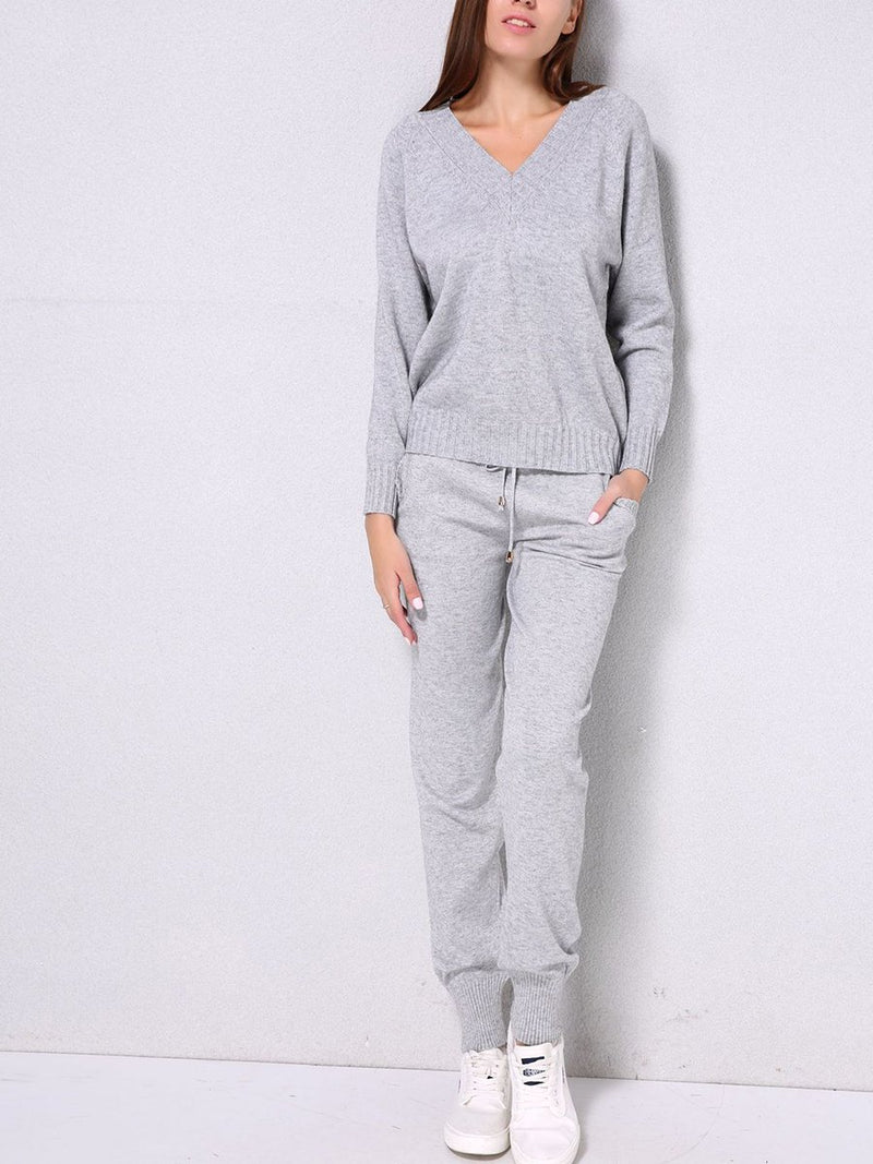 Knitted suit V-neck sweater trousers suit