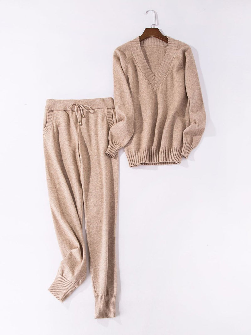 Knitted suit V-neck sweater trousers suit