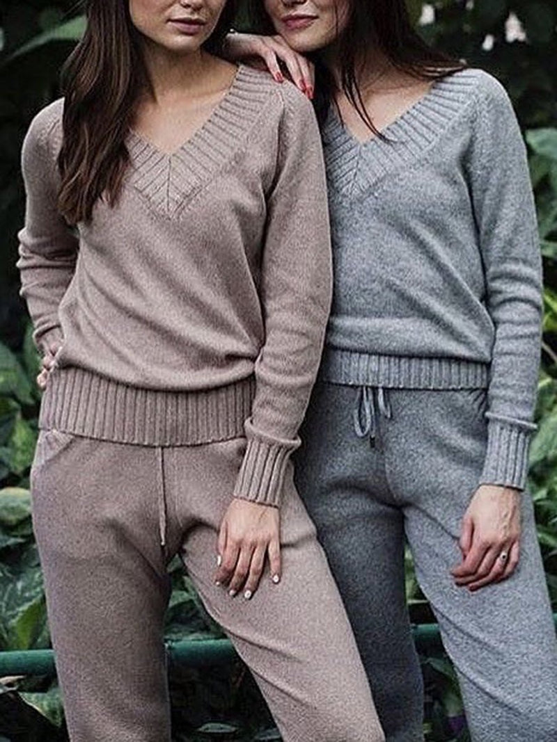 Knitted suit V-neck sweater trousers suit